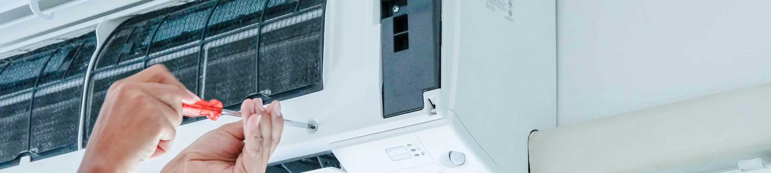 Performing Air Conditioning Check on Wall Unit Performing Air Conditioning Check on Wall Unit