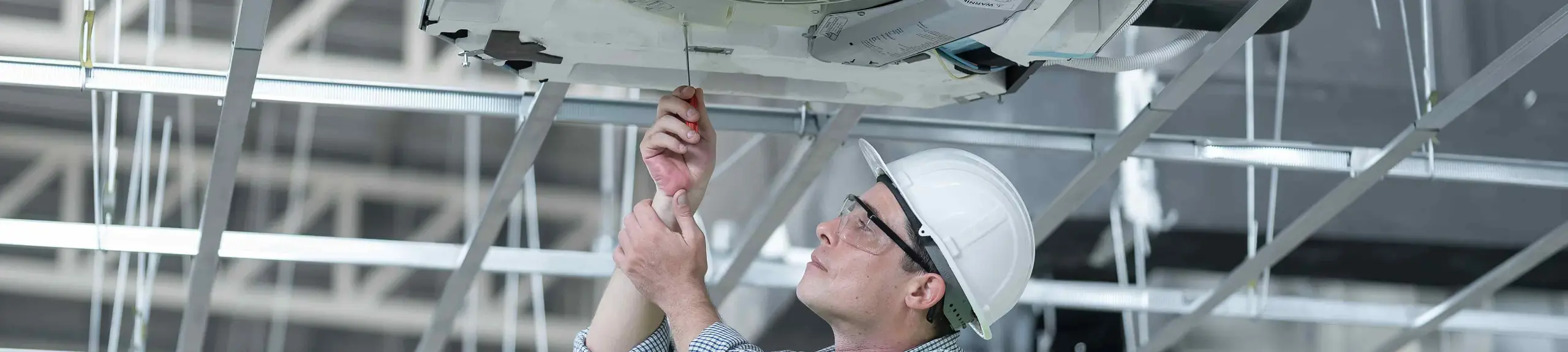 Specialist Repairing Air Conditioning Unit Specialist Repairing Air Conditioning Unit